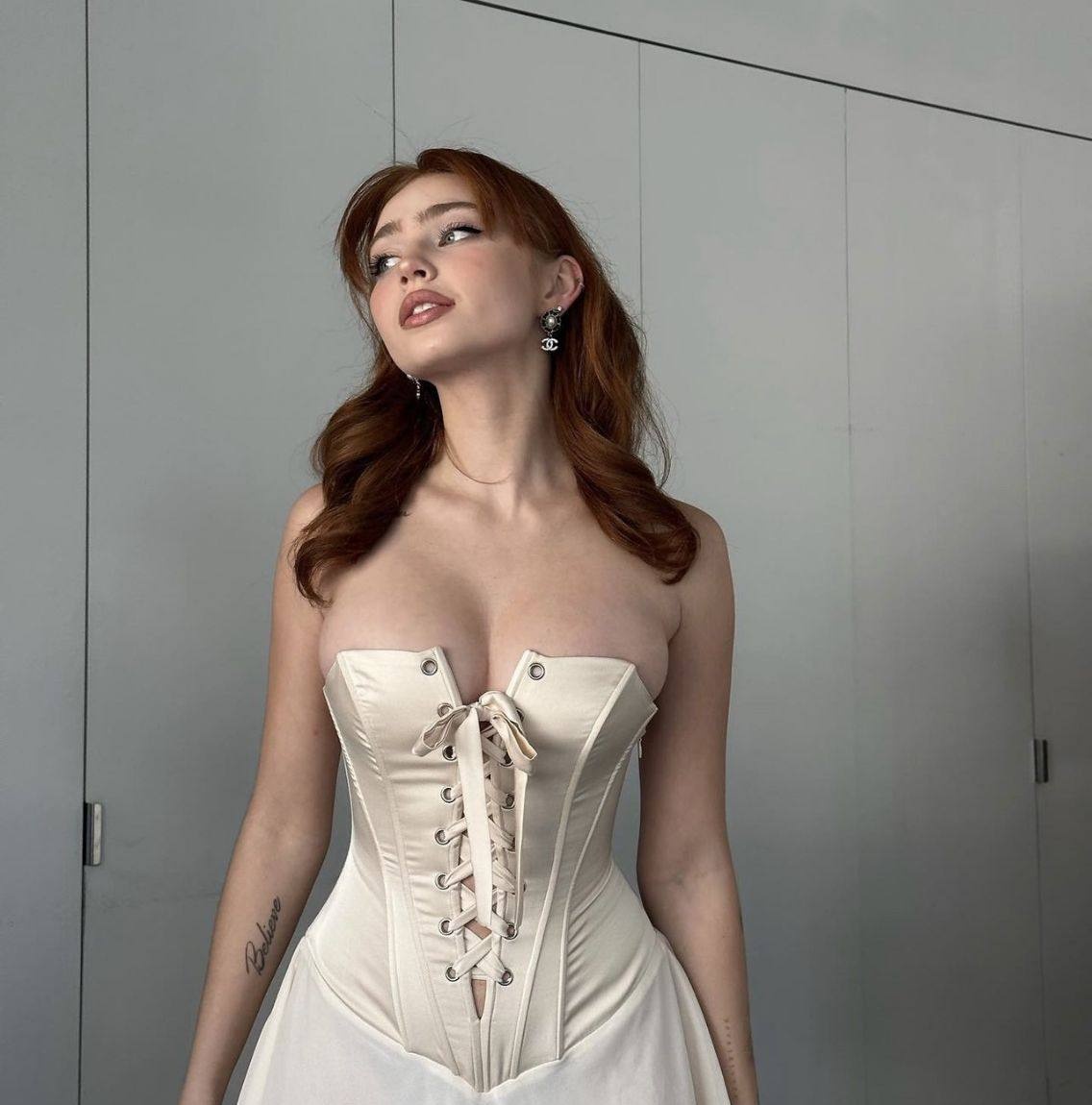 Анита привлекальеная девушка из Снежного цена от 3000 руб