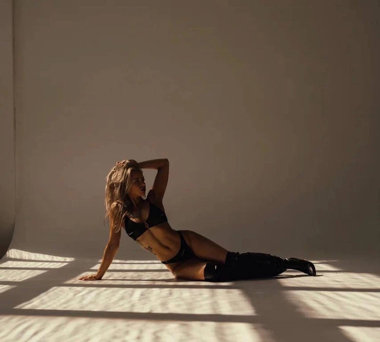 Анжела привлекальеная девушка из Снежного цена от 4000 руб