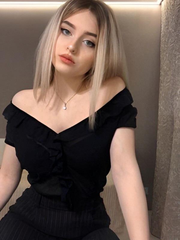 Владислава привлекательная девушка из Снежного цена от 2000 руб