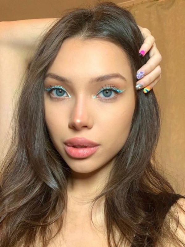 Ольга привлекательная девушка из Снежного цена от 6000 руб