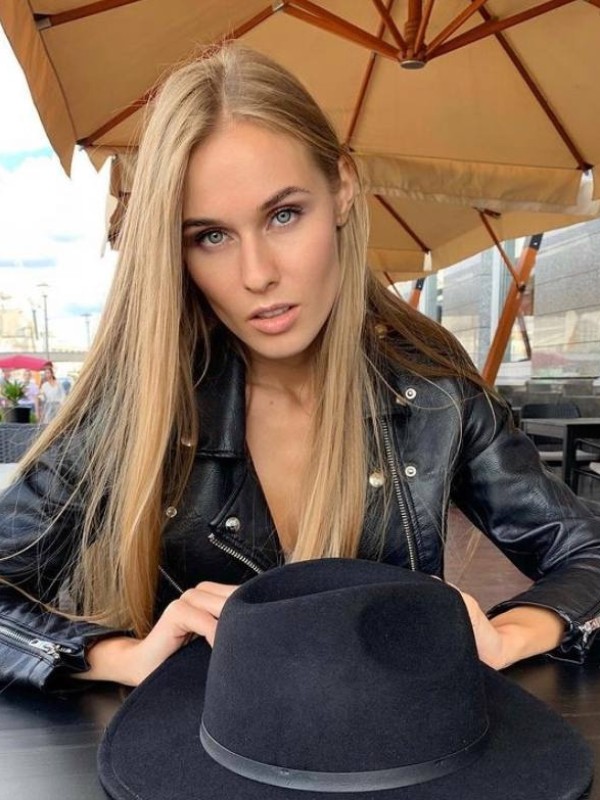 Алиса привлекательная девушка из Снежного цена от 3500 руб