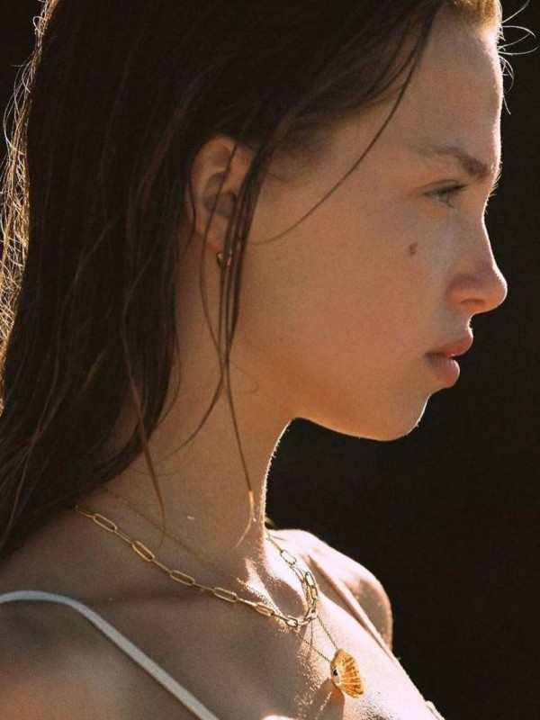 Пелагея привлекательная девушка из Снежного цена от 8000 руб